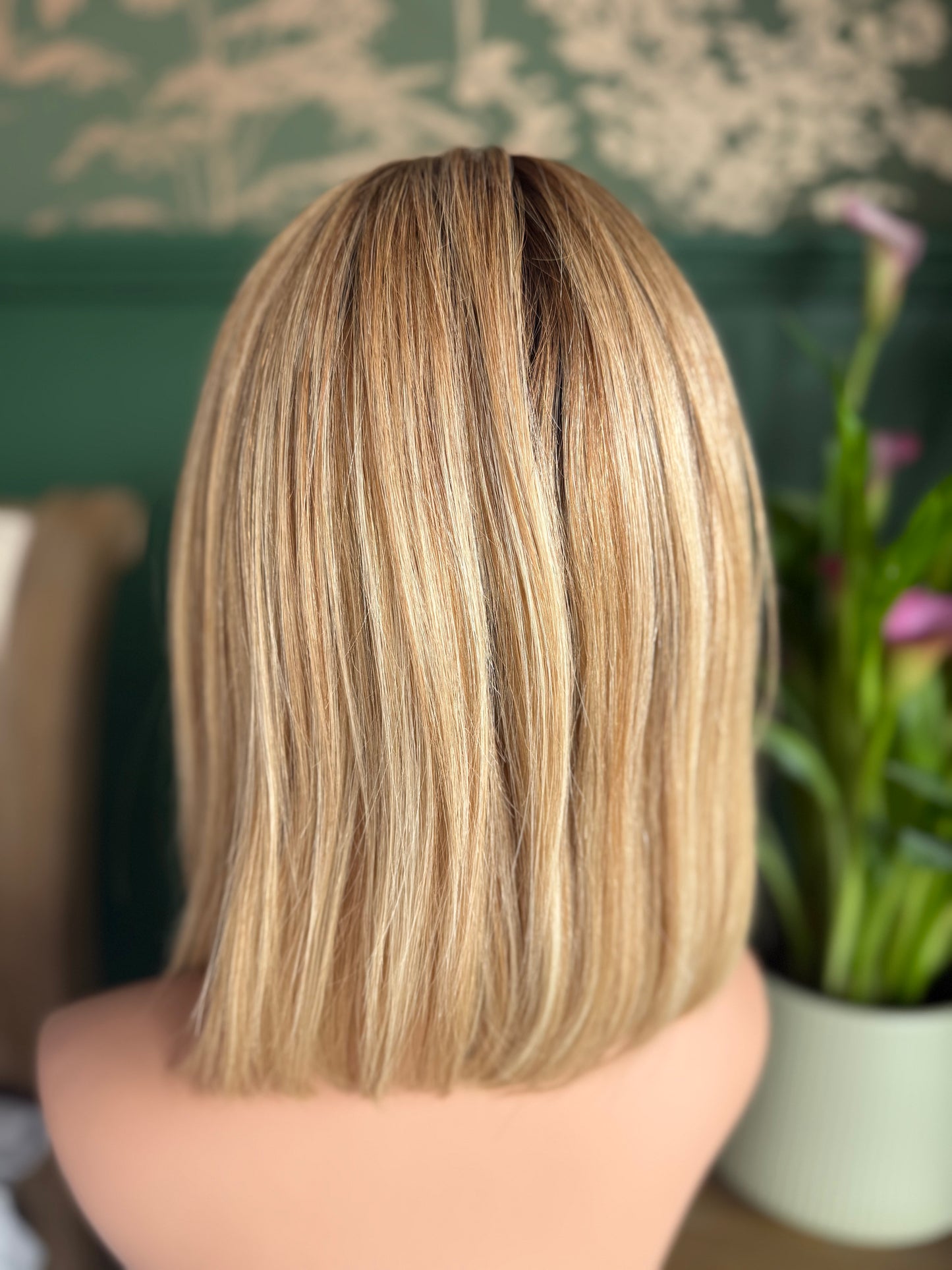 Christina Peluca de encaje estilo BOB de 10" (pequeña)