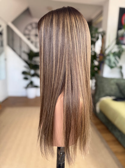 Bobby 20” Glueless 5x5 Lace Lace Top Wig (Small)