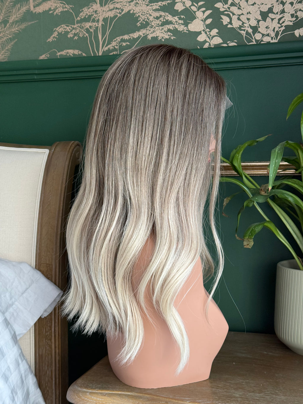 Diana Glueless 13x6 Lace Top Wig 18” Long (Medium 22.5")