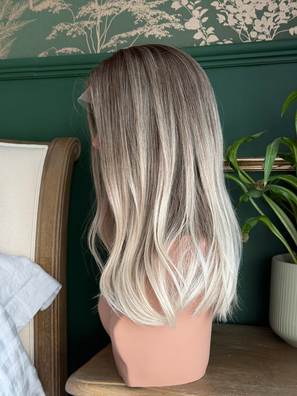 Diana Glueless 13x6 Lace Top Wig 18” Long (Medium 22.5")