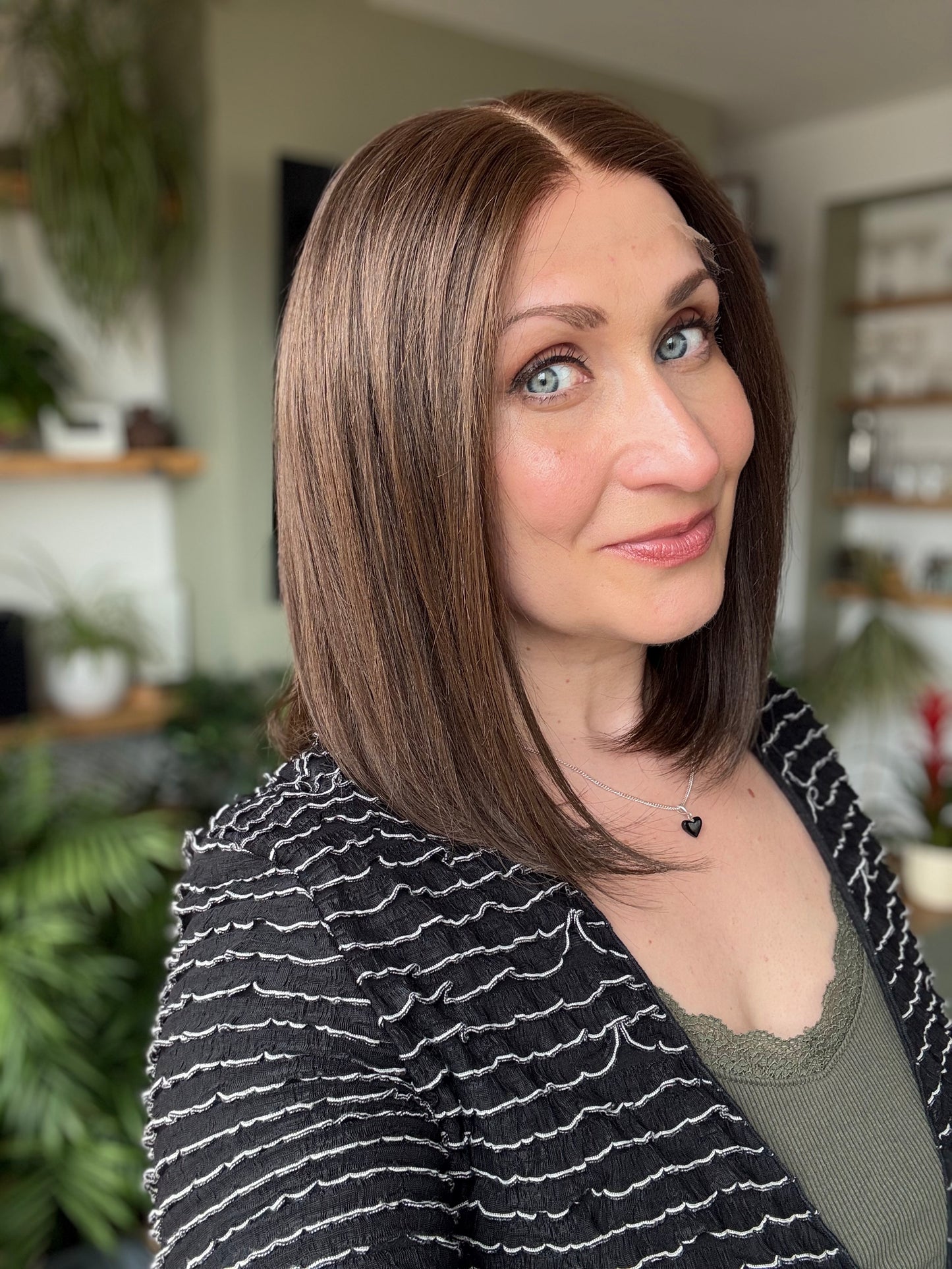 Lizzy Glueless Lace Top Wig 10" BOB (Small -21.5")