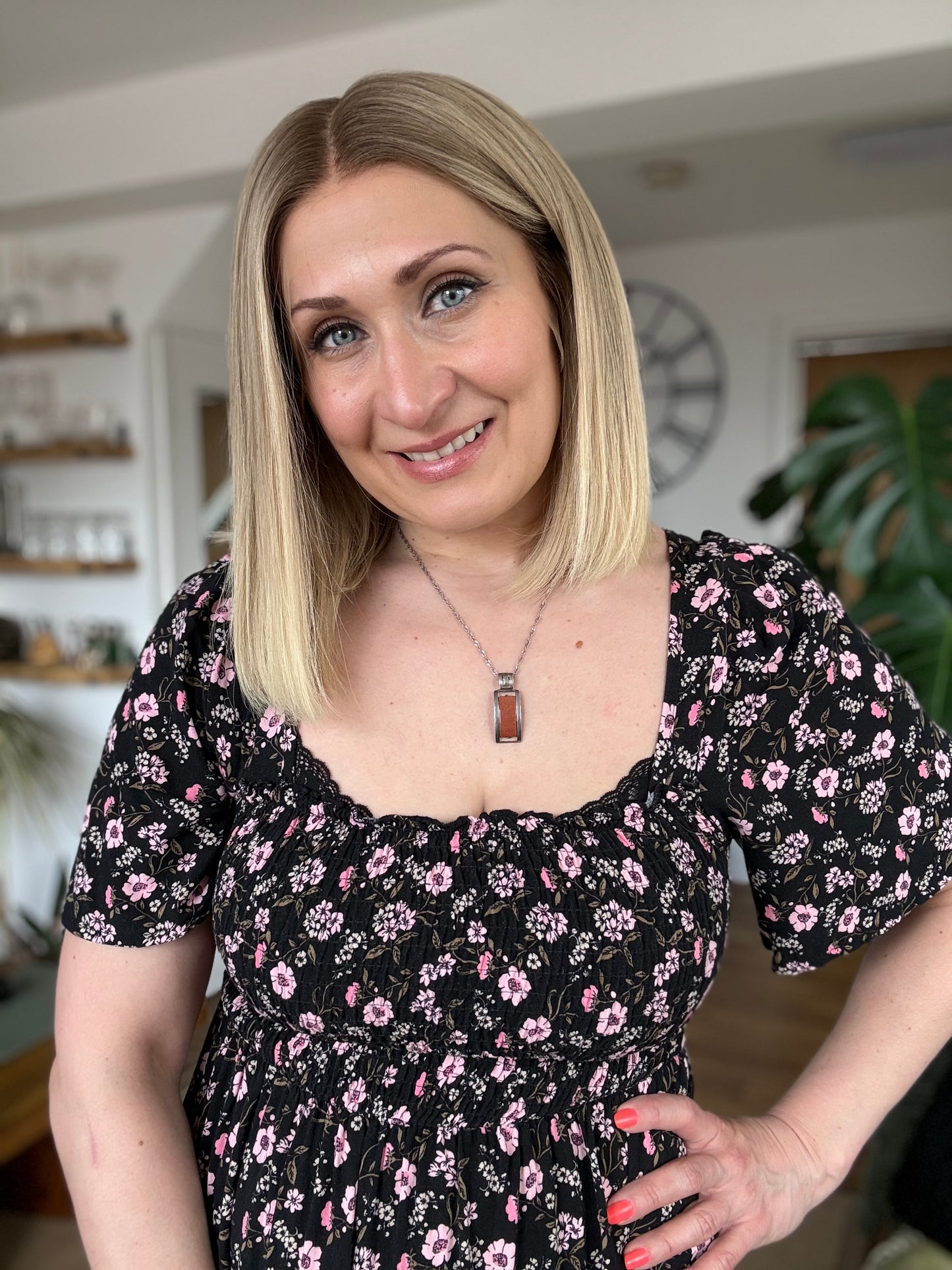Christina Peluca de encaje estilo BOB de 10" (pequeña)