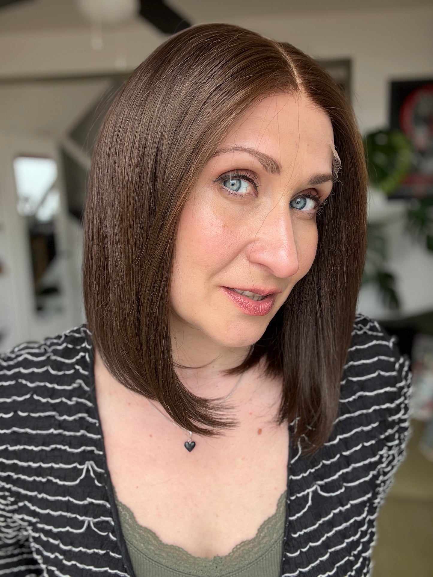 Lizzy Glueless Lace Top Wig 10" BOB (Small -21.5")