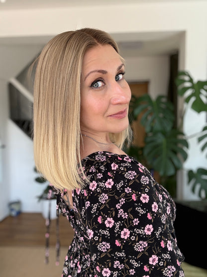 Christina Peluca de encaje estilo BOB de 10" (pequeña)