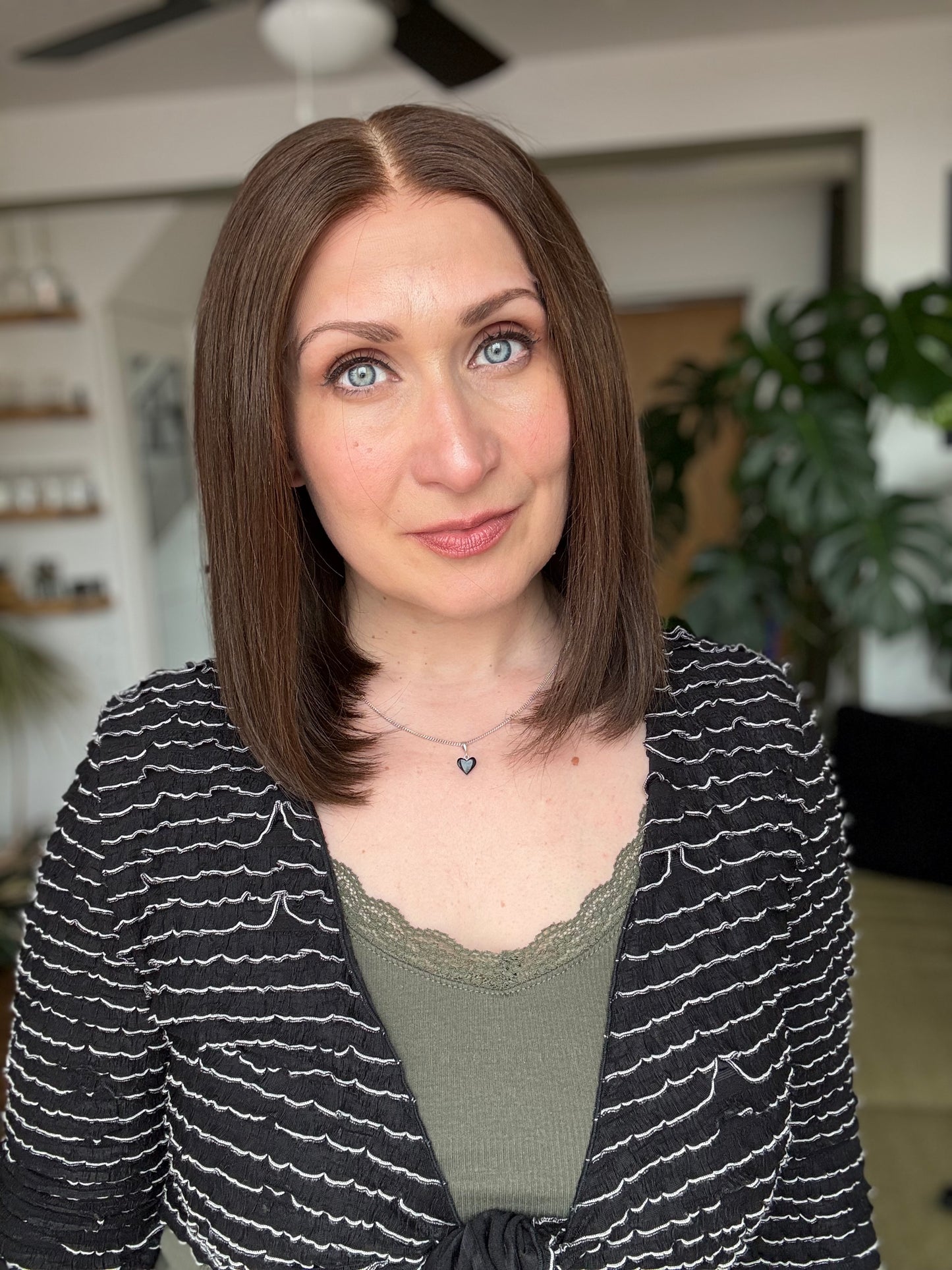 Lizzy Glueless Lace Top Wig 10" BOB (Small -21.5")