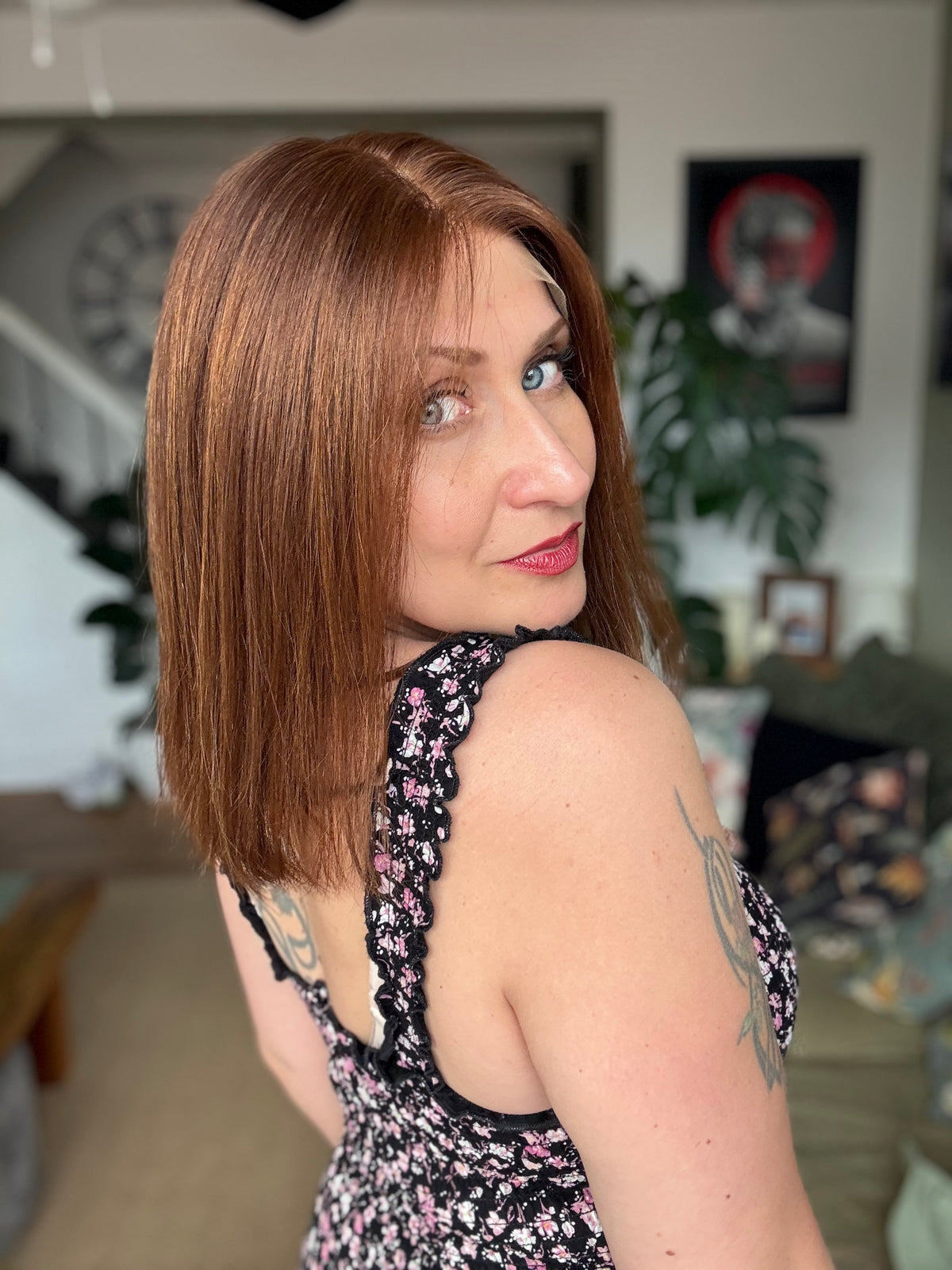 Laura Glueless Lace Top Wig 12" BOB (Medium -22.5")