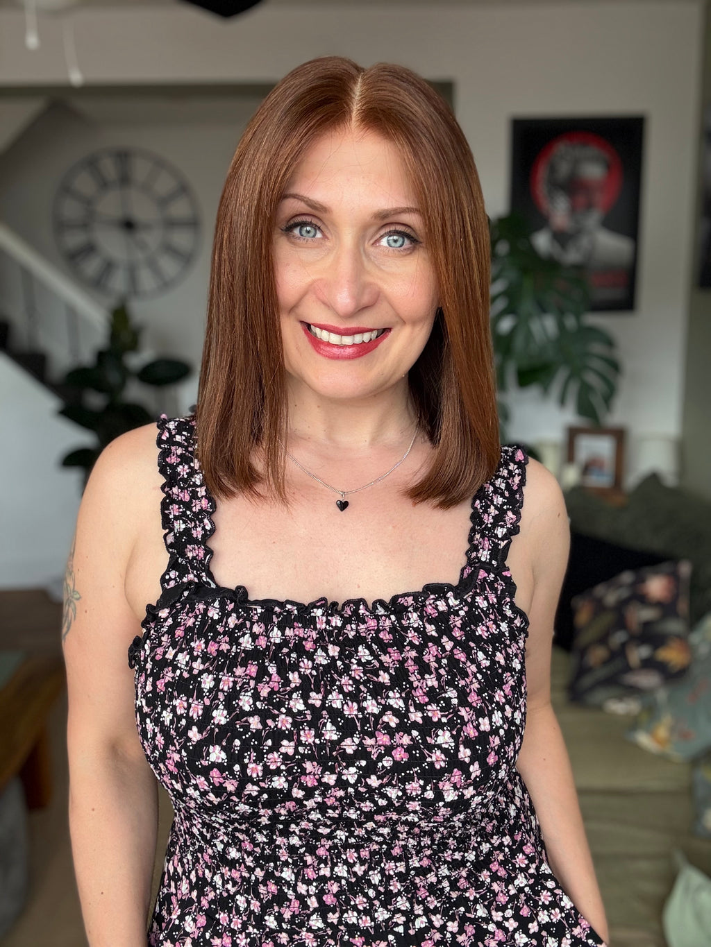 Laura Glueless Lace Top Wig 12" BOB (Medium -22.5")