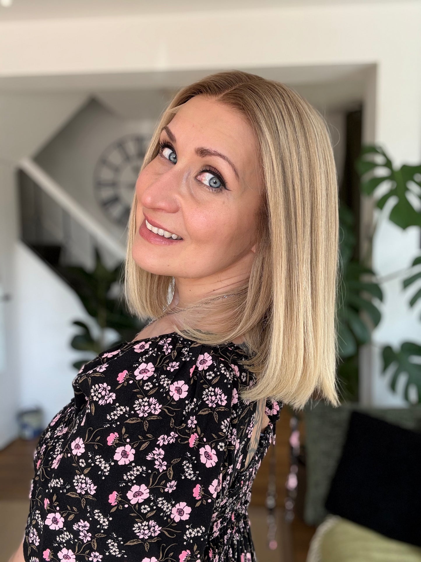Christina Peluca de encaje estilo BOB de 10" (pequeña)