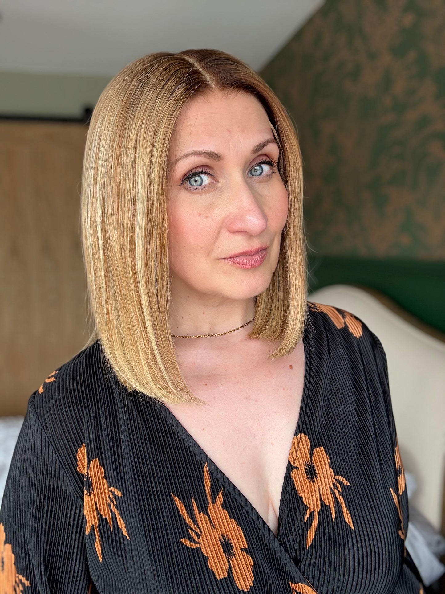 Christina Peluca de encaje estilo BOB de 10" (pequeña)