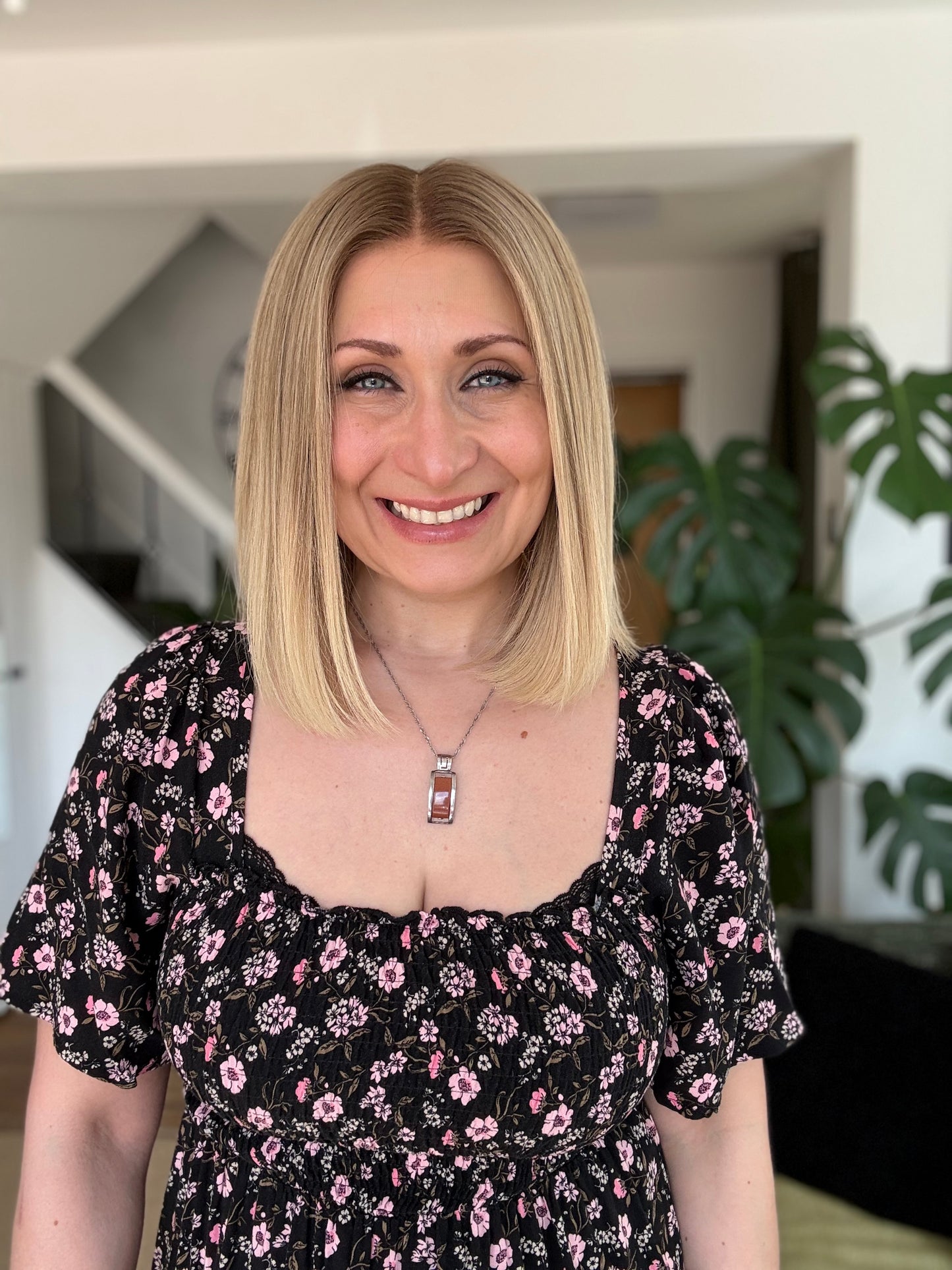 Christina Peluca de encaje estilo BOB de 10" (pequeña)