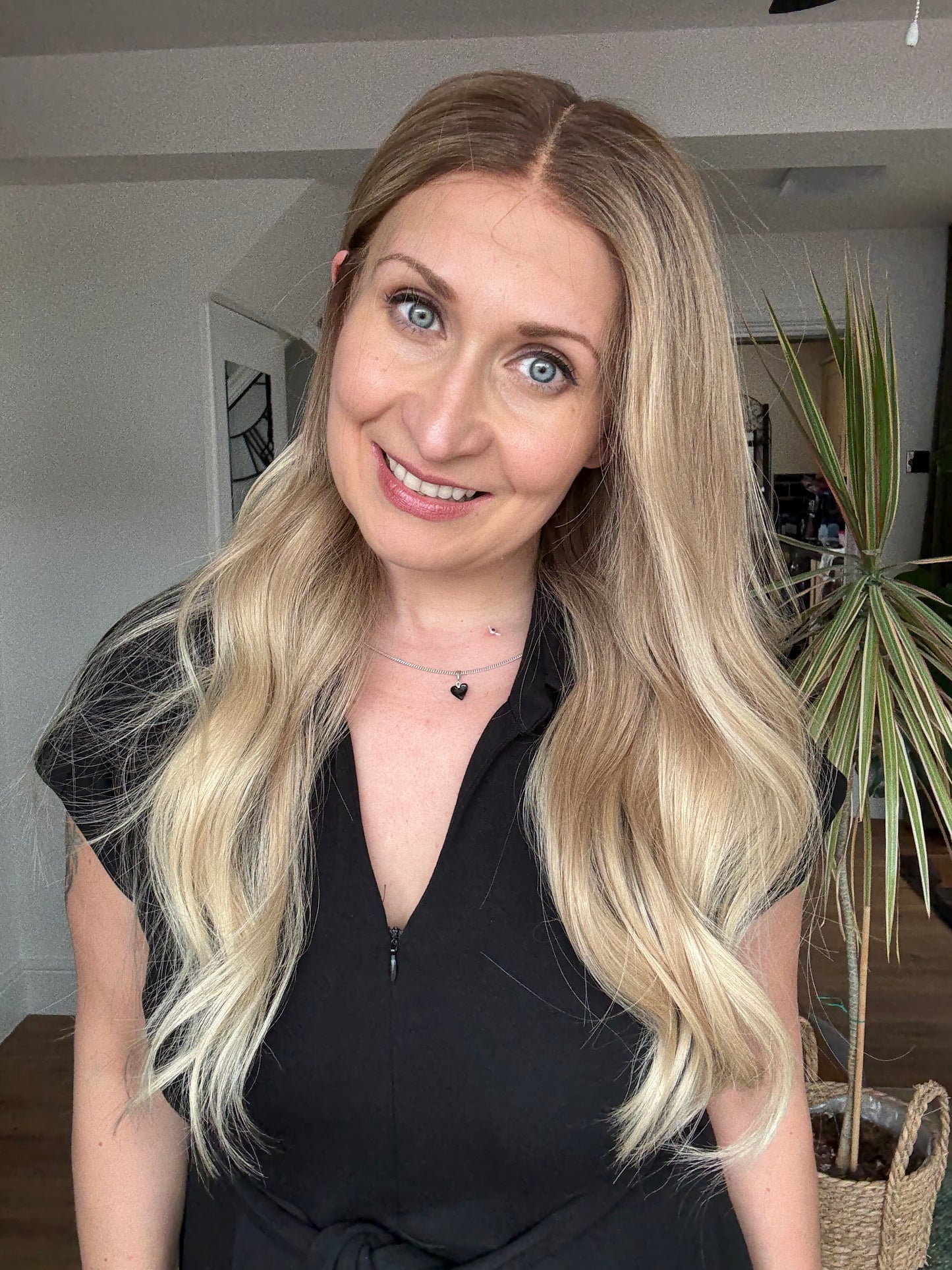 Christina Glueless Lace Top Wig 22" Long Wig (Small)