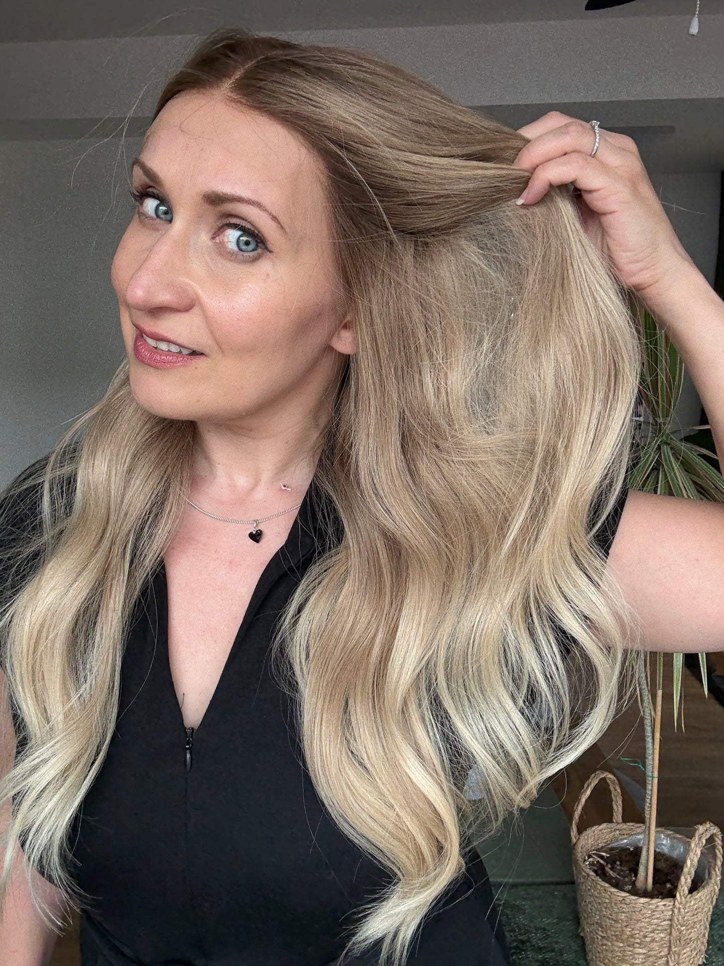 Christina Glueless Lace Top Wig 22" Long Wig (Small)