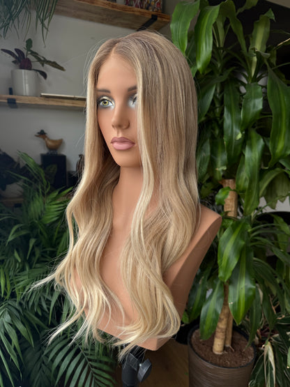 Christina Glueless Lace Top Wig 22" Long Wig (Small)